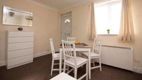 Shirley Apartment | StayZo Penthouse Accommodation 1- Premier Lodge