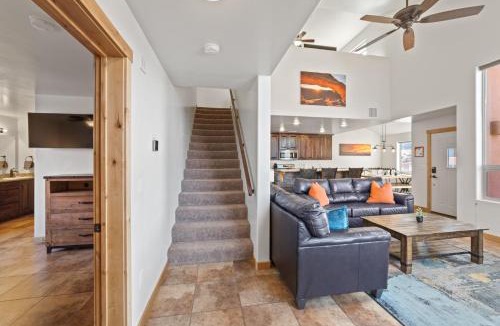 Moab South Valley House | Steel Bender Villa