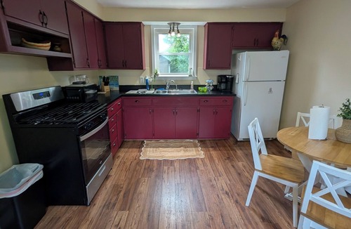 Auburn Apartment | Steel Hideaway, first floor easy access, king bed, fenced yard, fast wifi