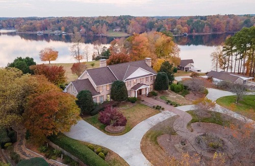 Semora House | Steel Magnolia - Hyco Lake Luxury Vacation