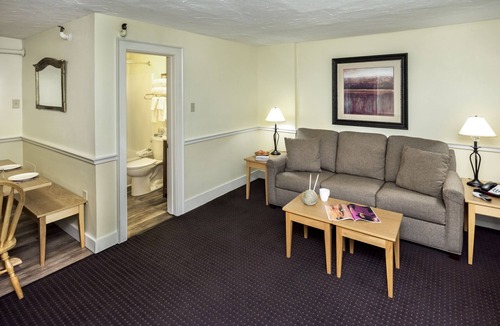 Sanbornton Hotel | Steele Hill Resorts