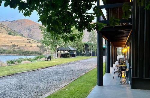 Riggins Hot Springs Hotel | Steelhead Lodge