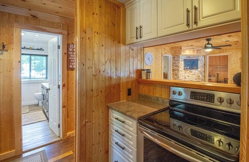 Tudor and Cashel Cottage | Steenburg Shores & S'mores