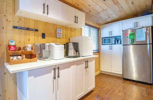 Tudor and Cashel Cottage | Steenburg Shores & S'mores