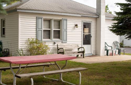Greenbush Hotel | Stefan's R&R Resort
