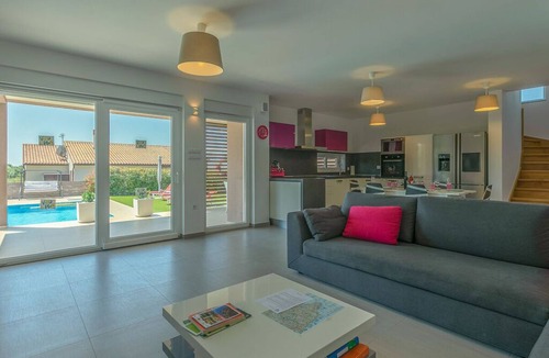 Galizana Villa | Stefanja Modern retreat
