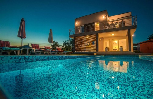 Galizana Villa | Stefanja Modern retreat