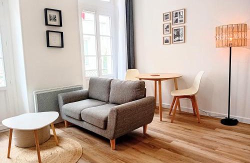 Villeneuve-sur-Lot Apartment | Stelina Haussmann - Appart 1 chambre avec balcon - Hypercentre