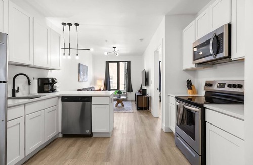 Elizabeth Apartment | Stellar 1BR 15 Min from EWR Free Parking!