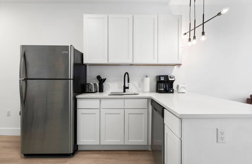 Elizabeth Apartment | Stellar 1BR 15 Min from EWR Free Parking!
