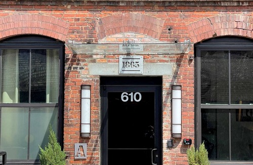 Hillwood Condo | Stellar Condo | Sleeps 4 | 10 mins from Broadway!