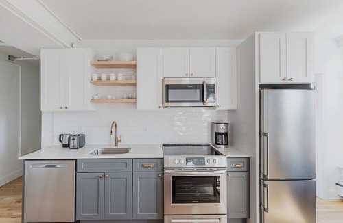 North Brookline Apartment | Stellar Downtown XBR, Security, Doorman, Elev, by Blueground