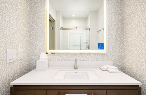 Roswell Hotel | Stellar Stays: Short Drive to Roswell International Air Center. FREE Breakfast!