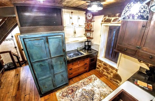 Lindsborg Cottage | Stenhuset Historic 1877 Stone House Retreat