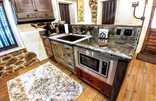 Lindsborg Cottage | Stenhuset Historic 1877 Stone House Retreat