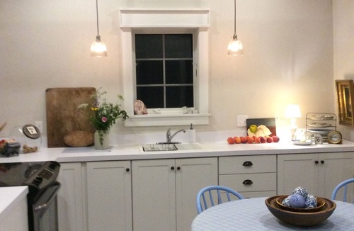 Warren House | “STEP BACK IN TIME” 1880’ charmer. Riverside Cottage