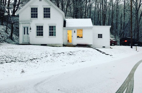 Warren House | “STEP BACK IN TIME” 1880’ charmer. Riverside Cottage