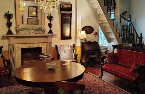 Washington Bed & Breakfast | Step back in time and relive.the 1840's in this beautifully preserved cottage.