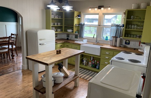 Lupus Cottage | Step Back in Time Near The Missouri River