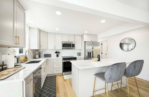 Genesee House | Step-Free 2BR Retreat w/Panoramic Views on Deck