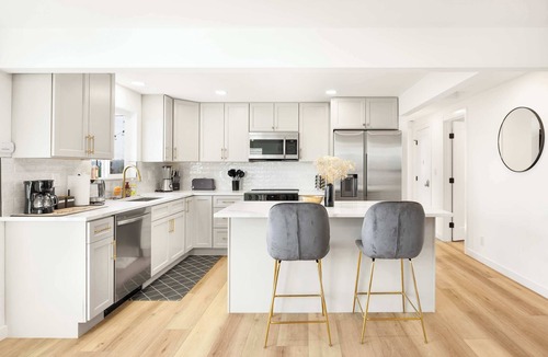 Genesee House | Step-Free 2BR Retreat w/Panoramic Views on Deck