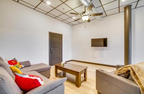 Cashton Apartment | Step-Free Cashton Apartment: Steps to Downtown!