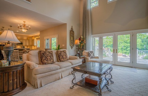 Carbondale House | Step In To the Mediterranean