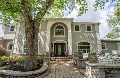 Carbondale House | Step In To the Mediterranean