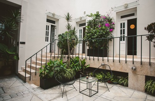 Colonia Roma House | Step into a beautifully preserved historic home in the heart of Roma Norte — one of Mexico City’s most iconic neighborhoods. This 8-bedroom residence blends original charm with modern comfort, featuring private bathrooms, a charming rooftop.