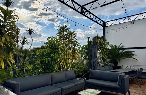 Colonia Roma House | Step into a beautifully preserved historic home in the heart of Roma Norte — one of Mexico City’s most iconic neighborhoods. This 8-bedroom residence blends original charm with modern comfort, featuring private bathrooms, a charming rooftop.