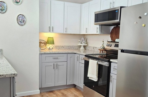 Mesilla Park House | Step into your newly renovated two-bed, one-bath haven located in Mesilla Park.