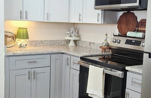 Mesilla Park House | Step into your newly renovated two-bed, one-bath haven located in Mesilla Park.
