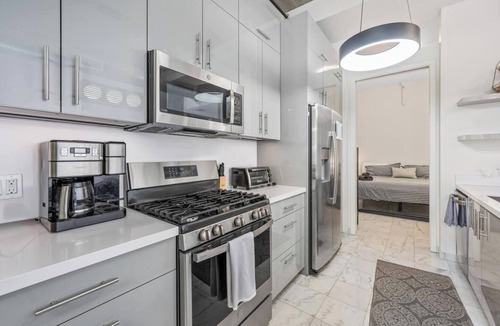 East Village House | Step out to the best San Diego