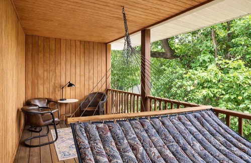 Forest Park House | Step Outside to Shops and Restaurants