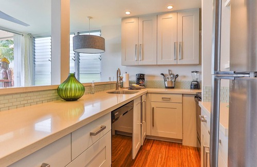 Napili Condo | Step right into the ocean! Air conditioned #105