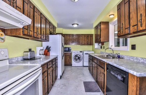 Sayner House | Stepaway Vacation Rentals- Conifer Cabin