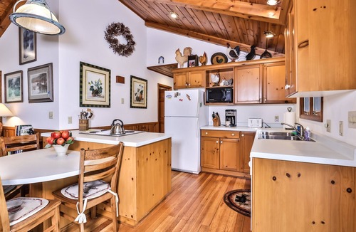 Sayner Cottage | Stepaway Vacation Rentals- Schneider Cabin