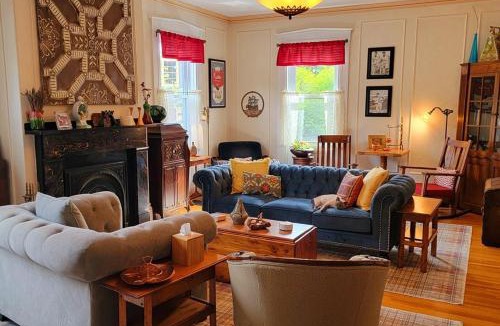 Salem Hotel | Stepping Stone Inn