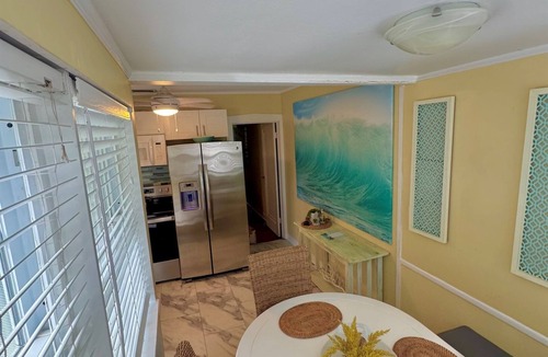 Pass-a-Grille Cottage | Steps 2 Beach- Cottage w/king bd +2bikes +parking