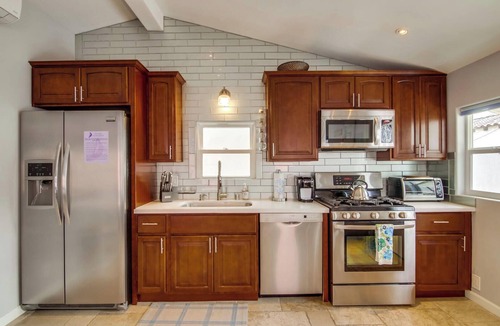 South Mission Beach House | Steps 2 Beach, Great for Couples W/Parking, Amazing Reviews!