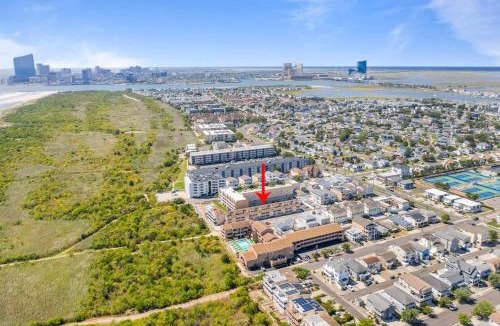 Southend House | Steps 2 beach Ocean view Pool Parking