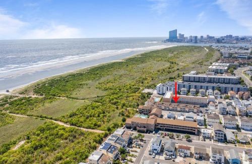 Southend House | Steps 2 beach Ocean view Pool Parking