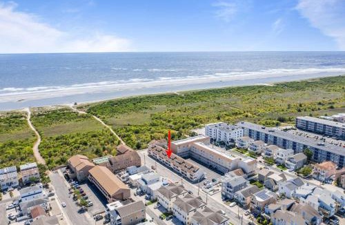 Southend House | Steps 2 beach Ocean view Pool Parking