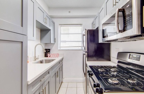 South Beach Condo | Steps 2 Beach, Prime Ocean Dr Condo w/2 Queen Beds