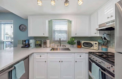 Bay Esplanade Condo | Steps 2 beach! Beachy and Luxurious! Easy Living!