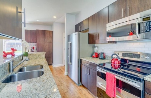 Downtown Memphis House | Steps 2 Nightlife Rooftop Deck View Private Garage