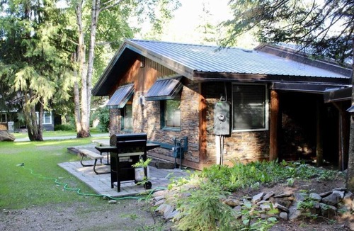 West Glacier Cabin | Steps Away Cabin #1 in West Glacier