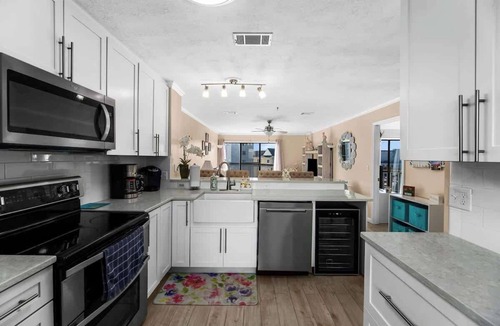 Windy Hill Apartment | Steps Away From The Ocean