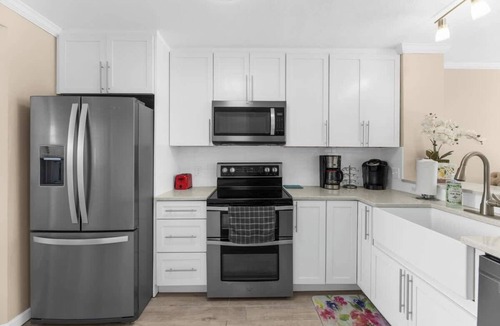 Windy Hill Apartment | Steps Away From The Ocean
