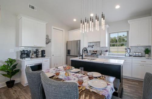 Mississippi City Apartment | Steps Away from Cruisin' the Coast , Gulfport 2BR, Game Room, and Free Parking